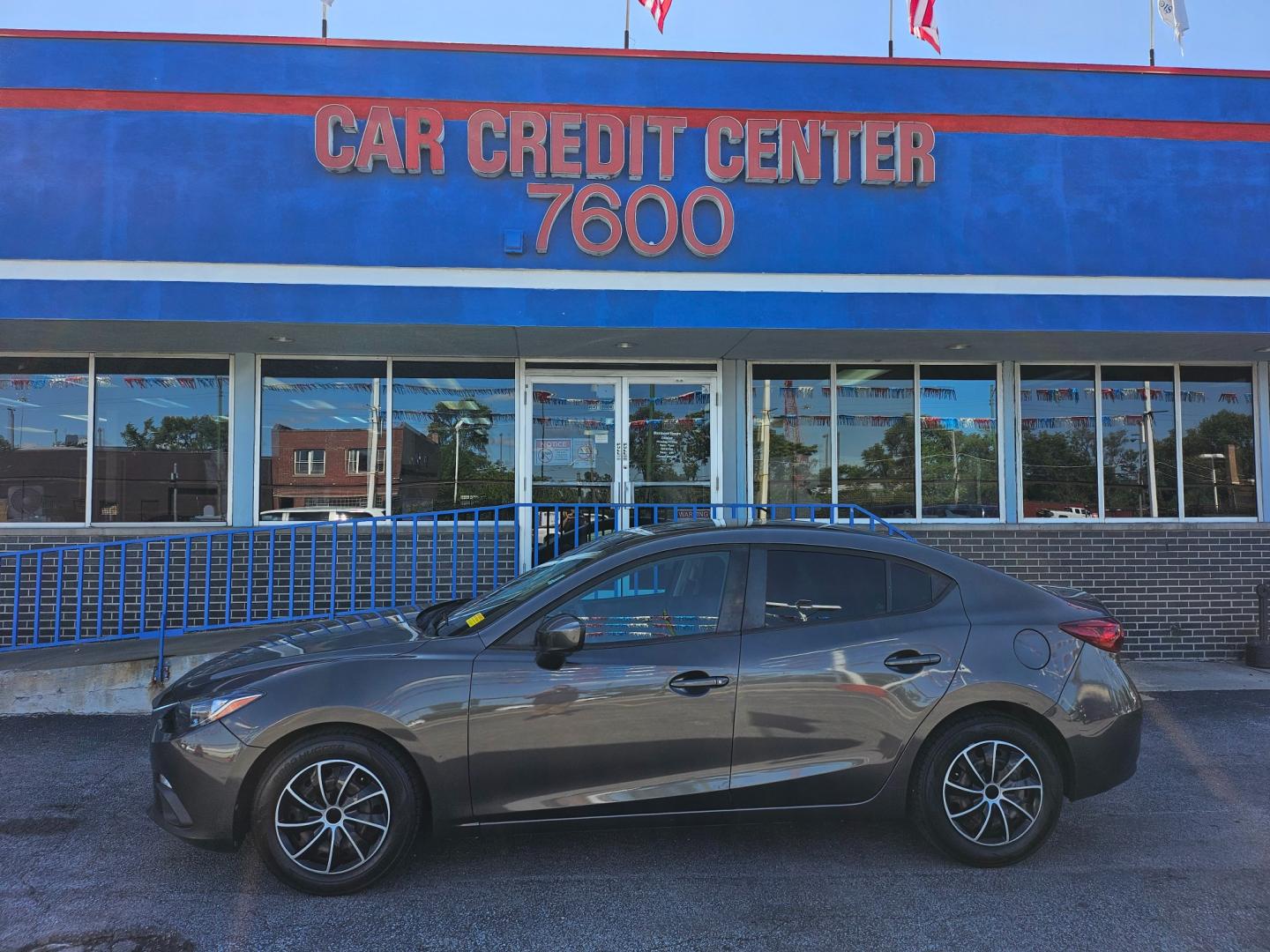 2014 GRAY Mazda MAZDA3 i Sport AT 4-Door (3MZBM1U71EM) with an 2.0L L4 DOHC 16V engine, 6-Speed Automatic transmission, located at 7600 S Western Ave., Chicago, IL, 60620, (773) 918-3980, 0.000000, 0.000000 - Photo#0